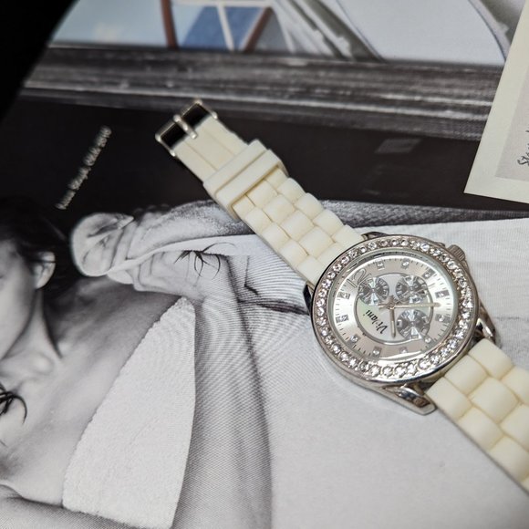 Unisex Wrist Watch Classic Men or Women 1990s Wristwatch Working Faux Chrono - Picture 1 of 8